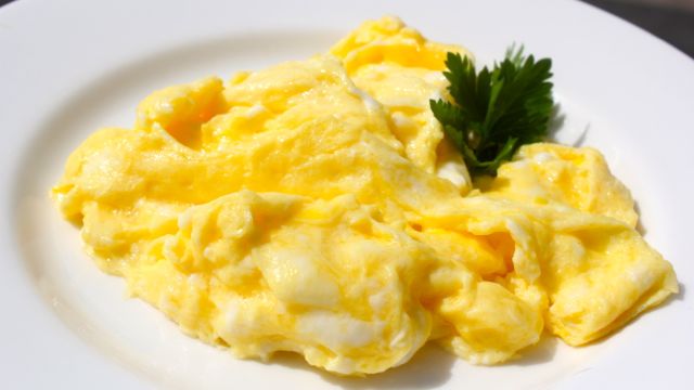How to Make Silky Scrambled Eggs blog image 1